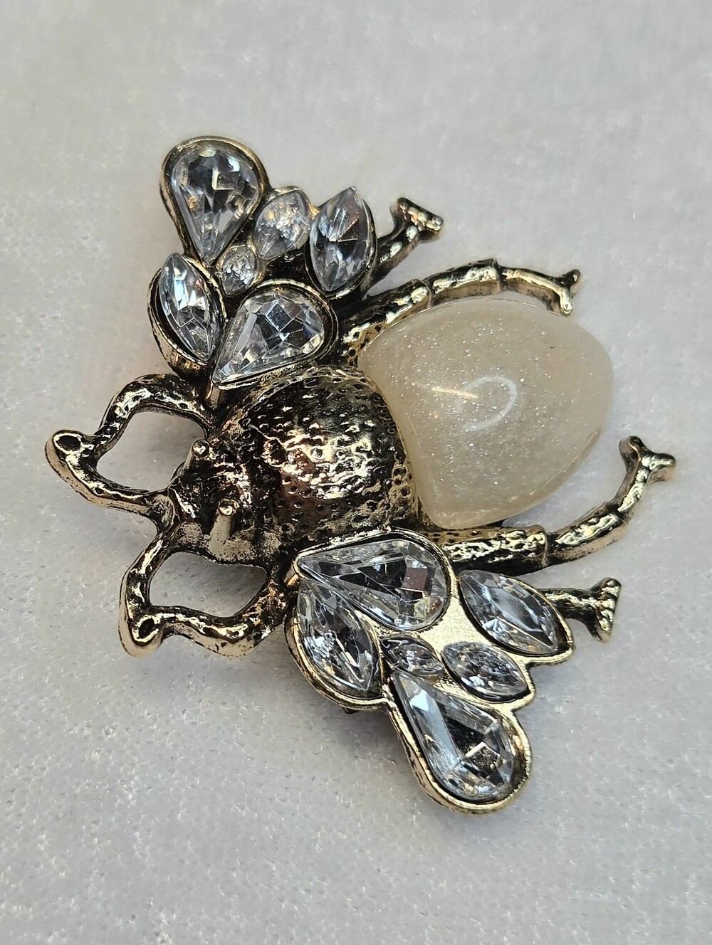 New Gold-Tone  Clear Rhinestone and Cream Cabachon Bee Brooch / Pin